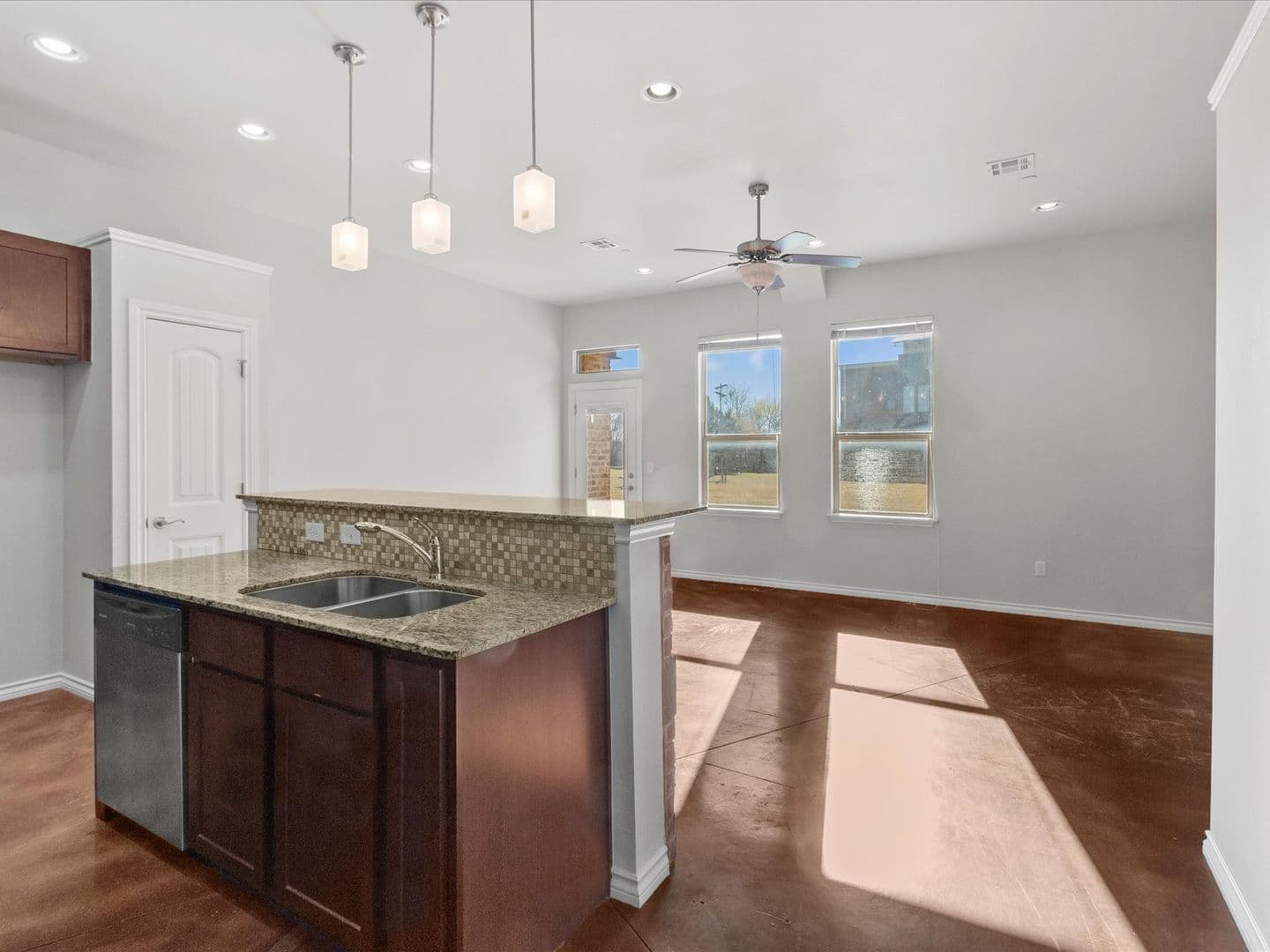 Edmond Townhome: 475 S Fretz Ave