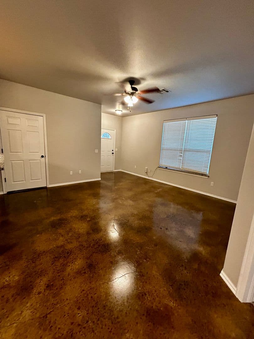 El Reno House: 1833 Cypress Lane