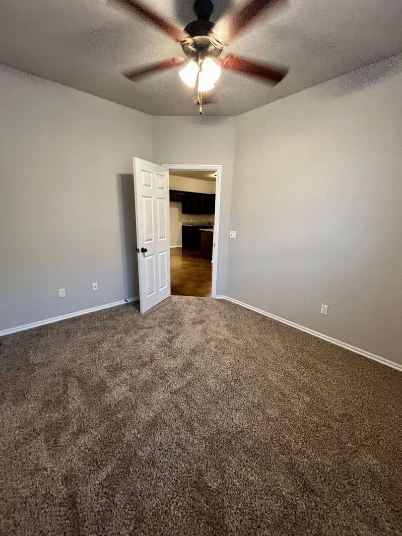 El Reno House: 1833 Cypress Lane