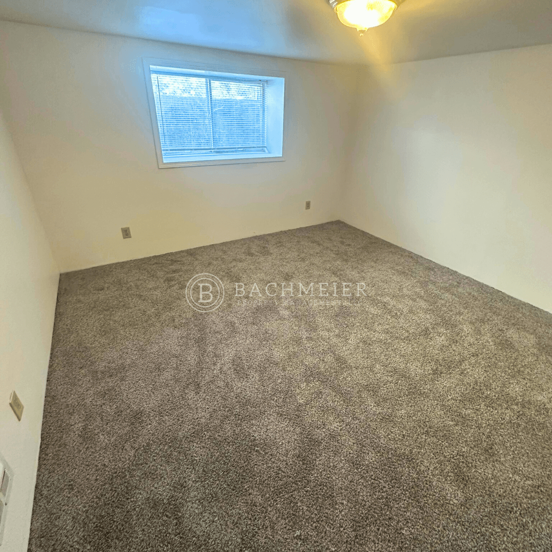 Pendleton Apartment: 2918 NE Riverside