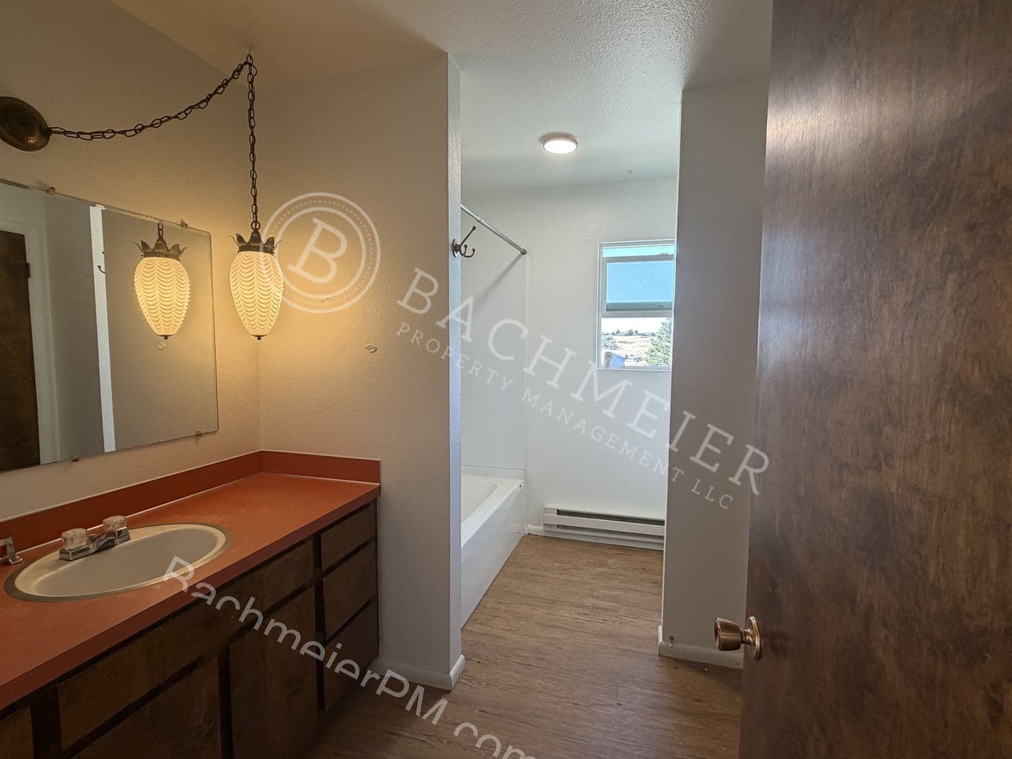 Pendleton Apartment: 707 SE 6th St