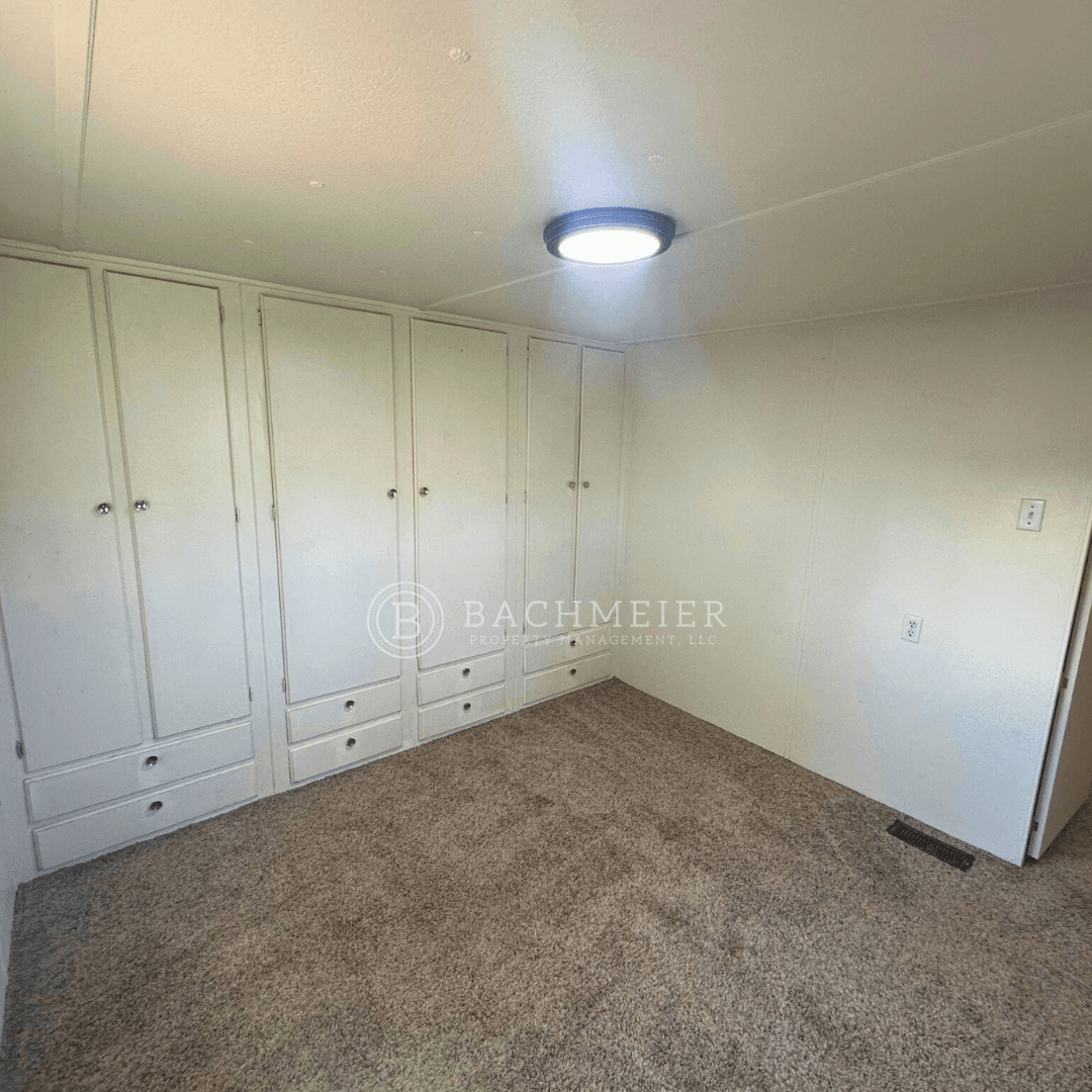 Pendleton Apartment: 2918 NE Riverside