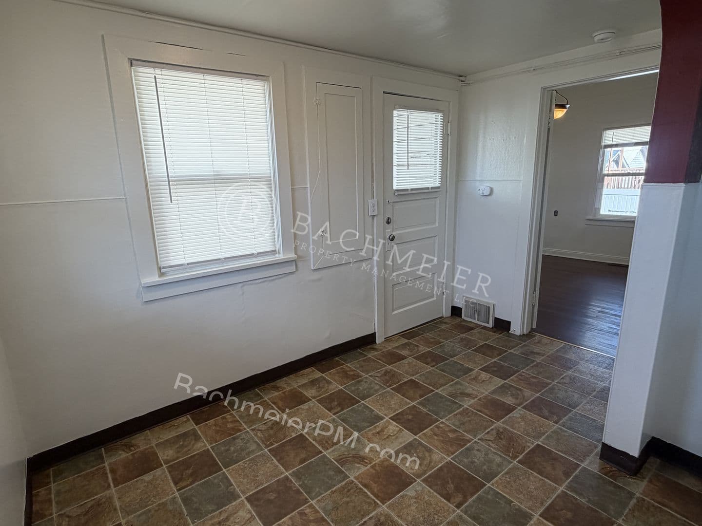 Pendleton Apartment: 119 SE 9th Drive