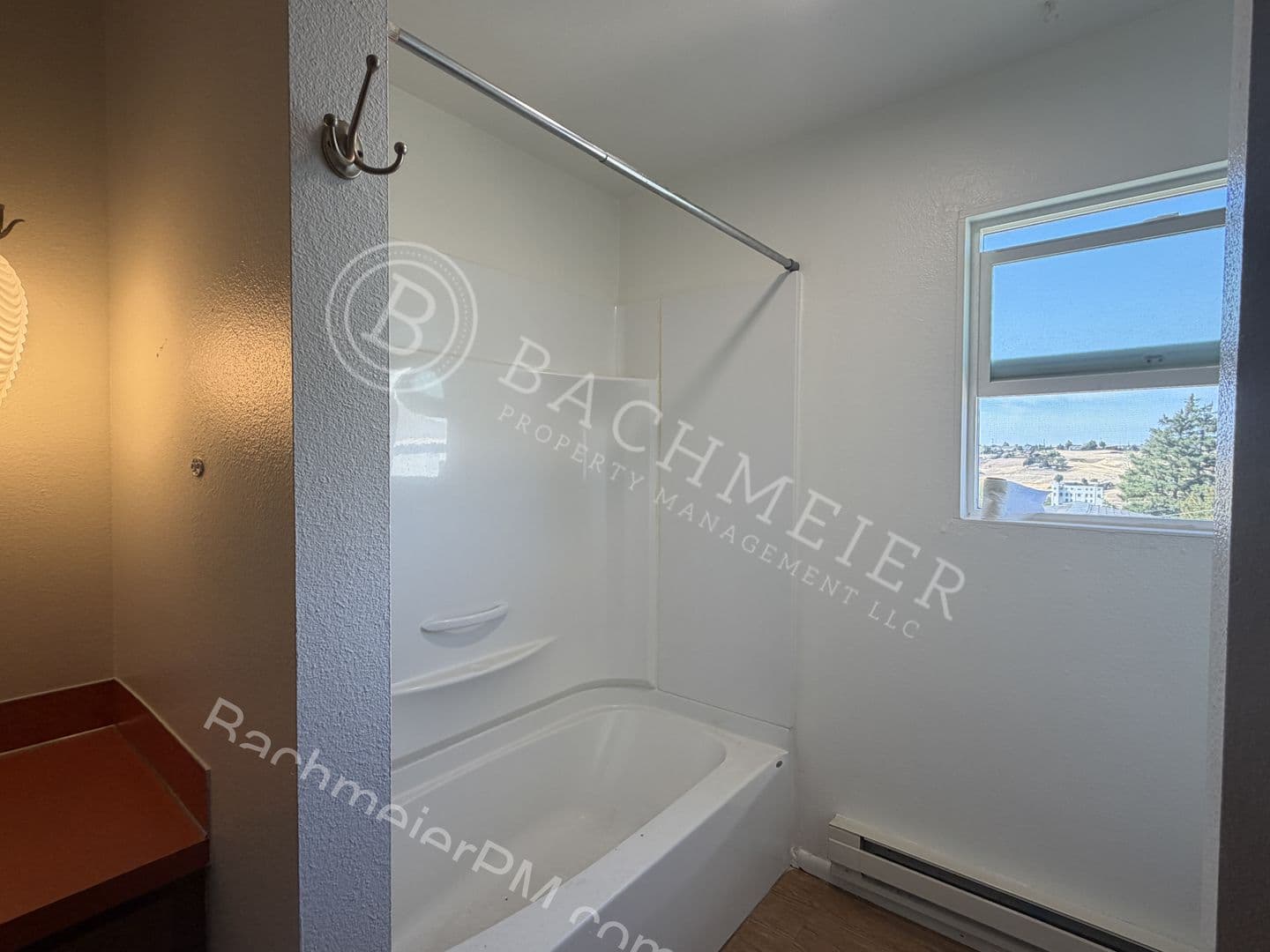 Pendleton Apartment: 707 SE 6th St