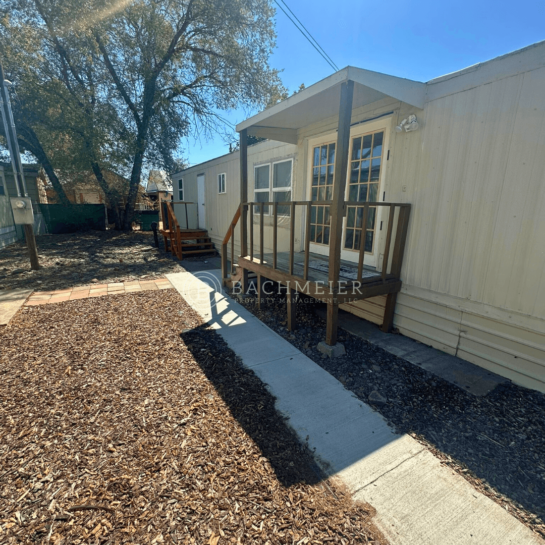 Pendleton Apartment: 2918 NE Riverside
