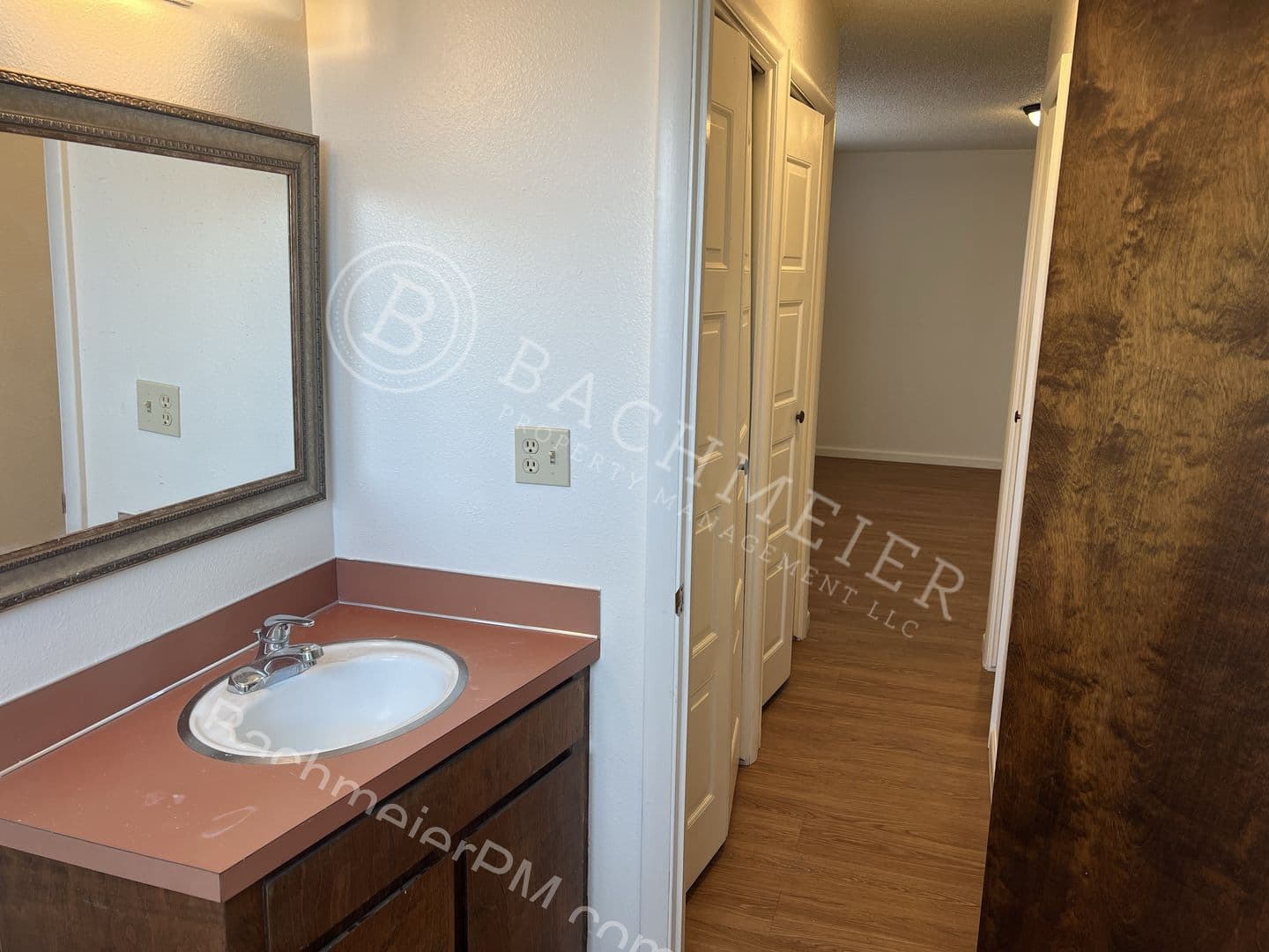Pendleton Apartment: 707 SE 6th St