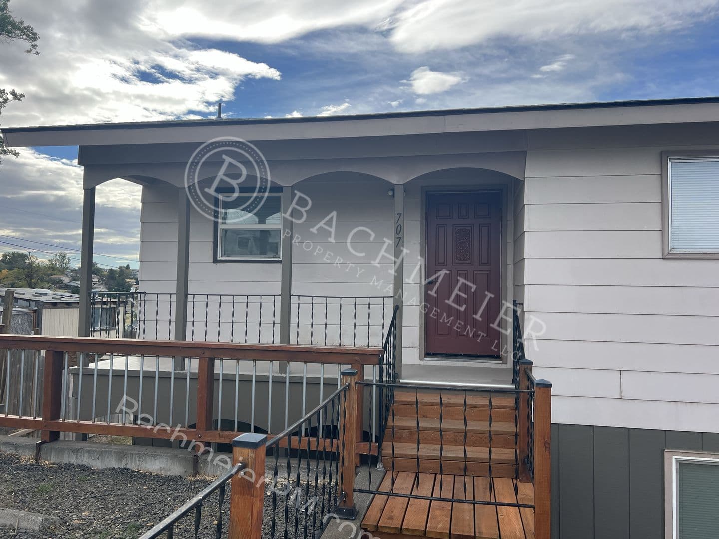 Pendleton Apartment: 707 SE 6th St