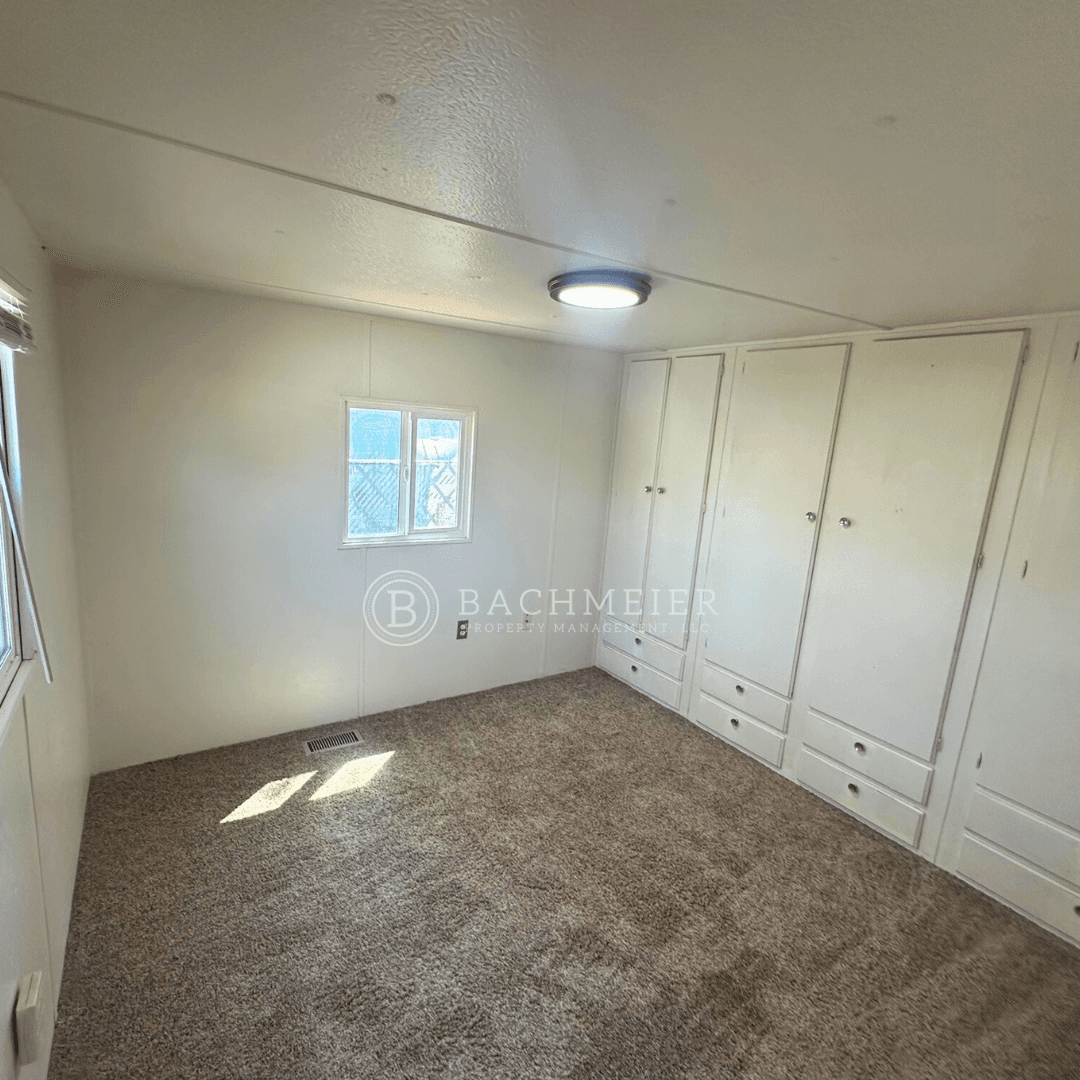 Pendleton Apartment: 2918 NE Riverside