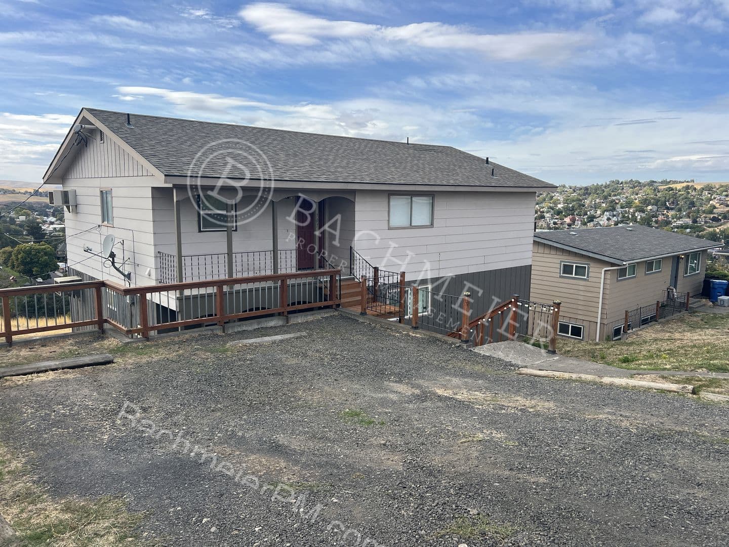 Pendleton Apartment: 707 SE 6th St