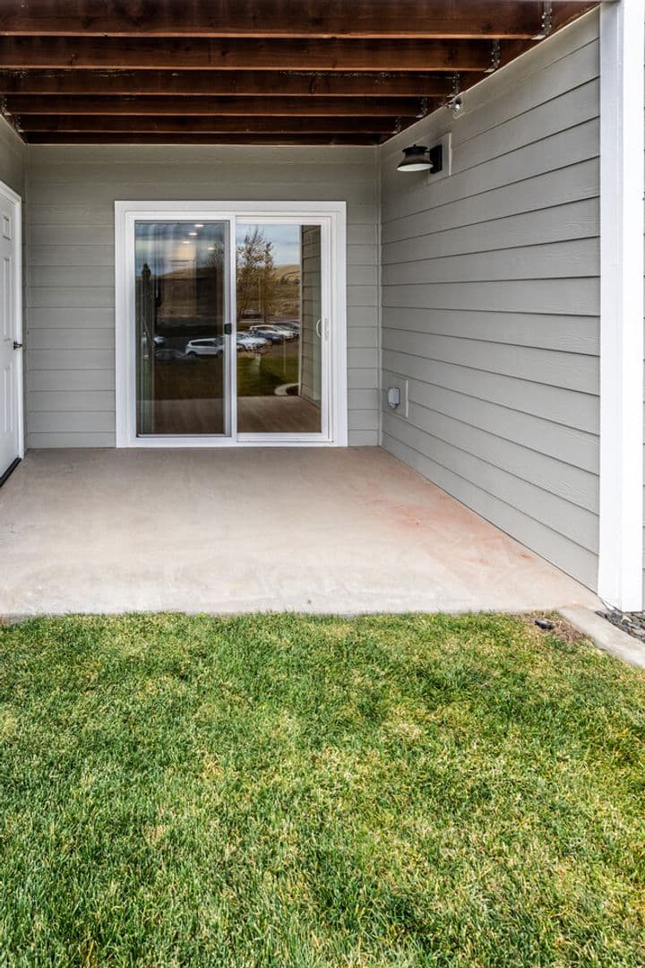 Pendleton Apartment: 3200/3230 SW Perkins Ave