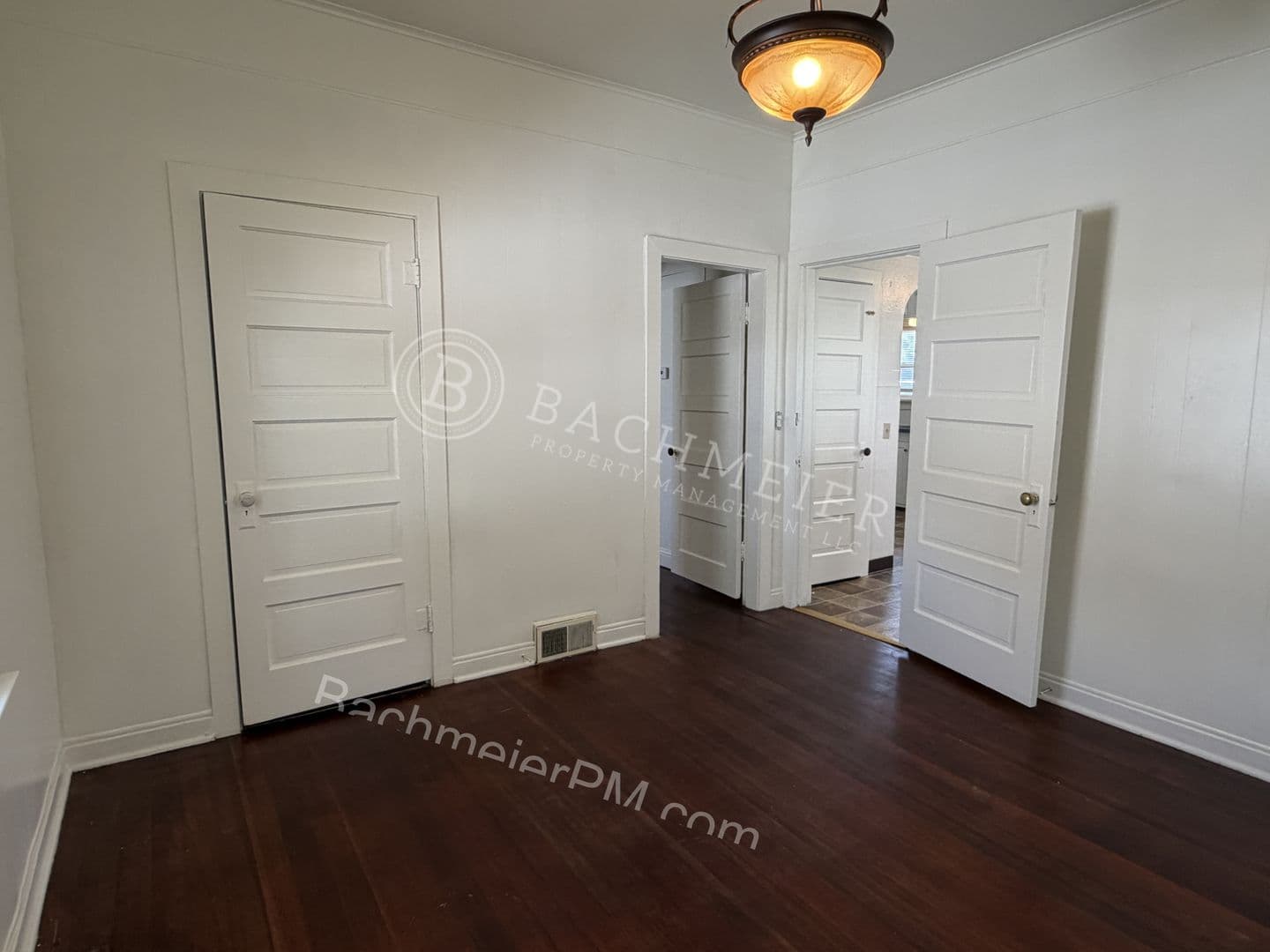 Pendleton Apartment: 119 SE 9th Drive
