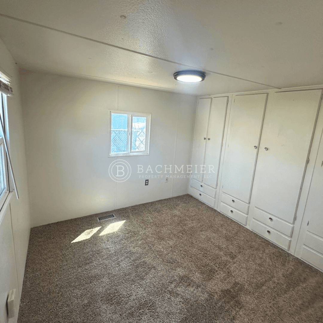 Pendleton Apartment: 2918 NE Riverside