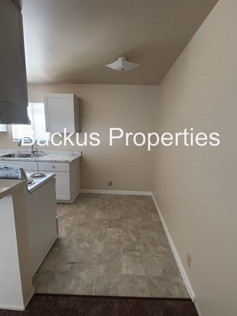 Salinas Apartment: 14 Cypress Street