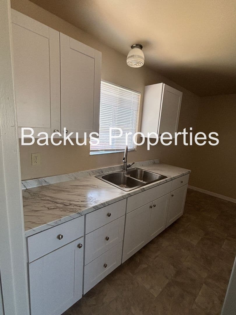 Salinas Apartment: 14 Cypress Street