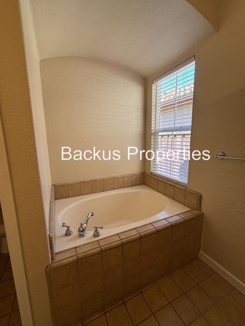 Greenfield Apartment: 11 Huerta Street