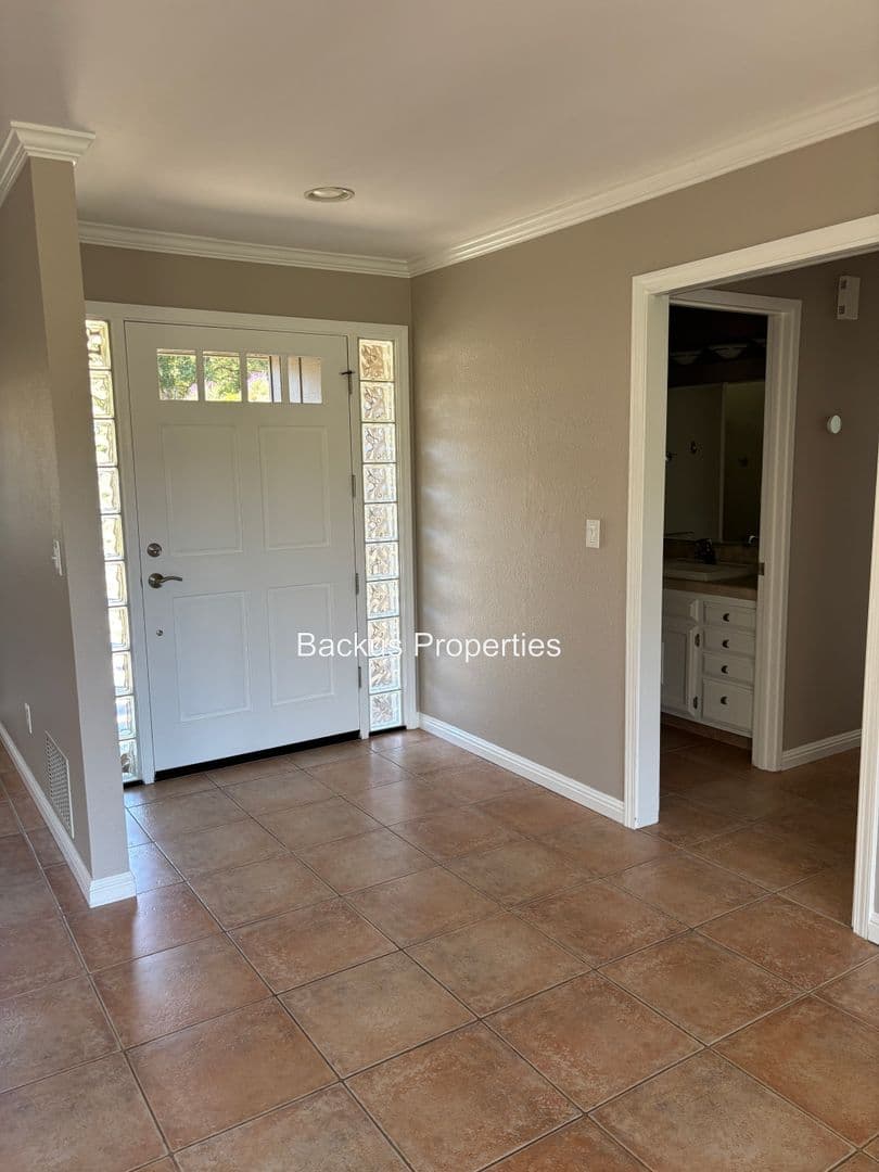 Royal Oaks House: 17240 Tamara Ln.