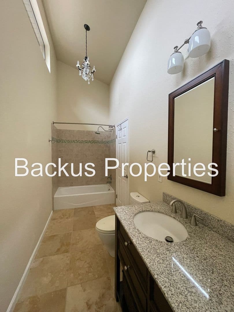 Salinas House: 14685 Charter Oak Blvd