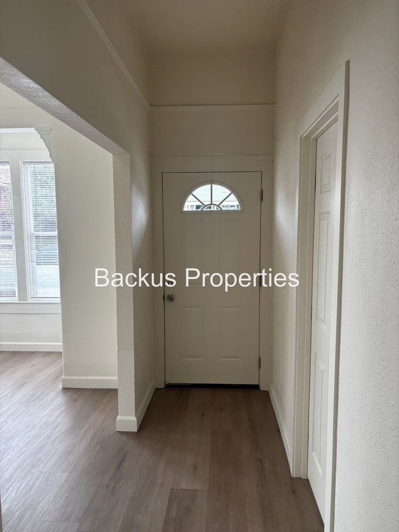 Salinas House: 153 Central Ave