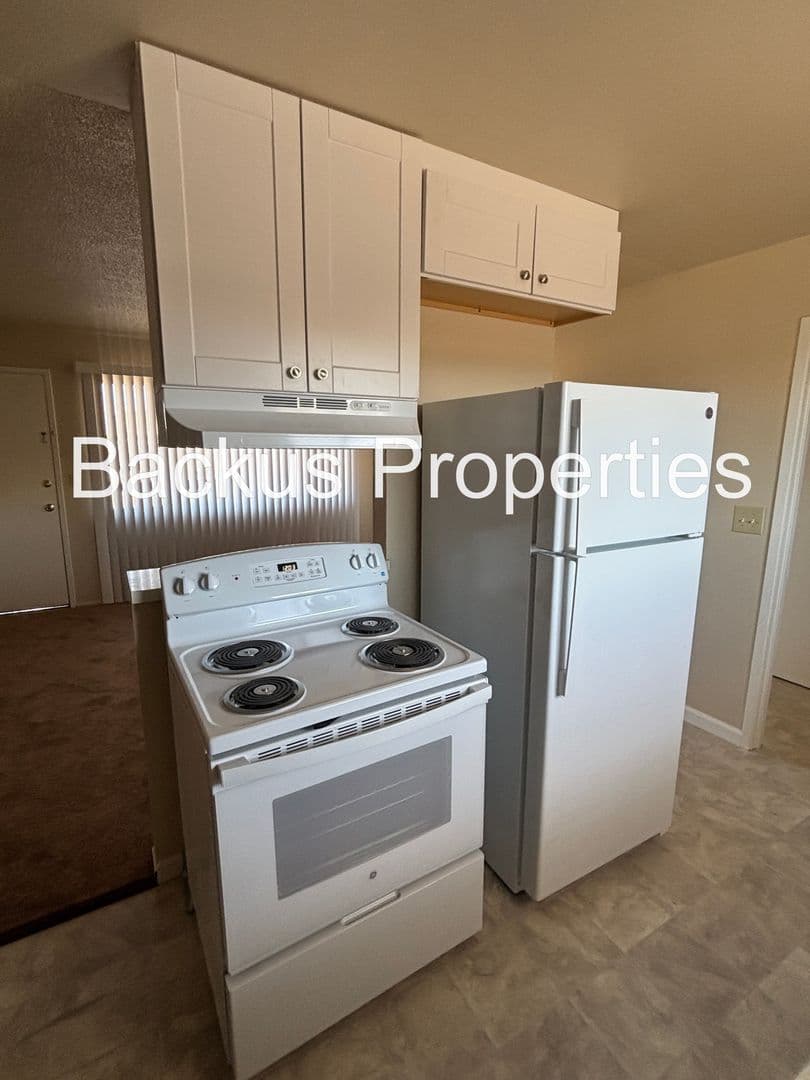 Salinas Apartment: 14 Cypress Street
