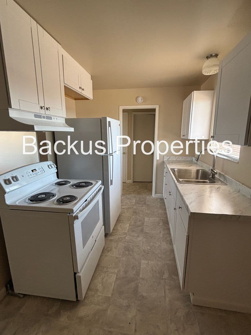 Salinas Apartment: 14 Cypress Street