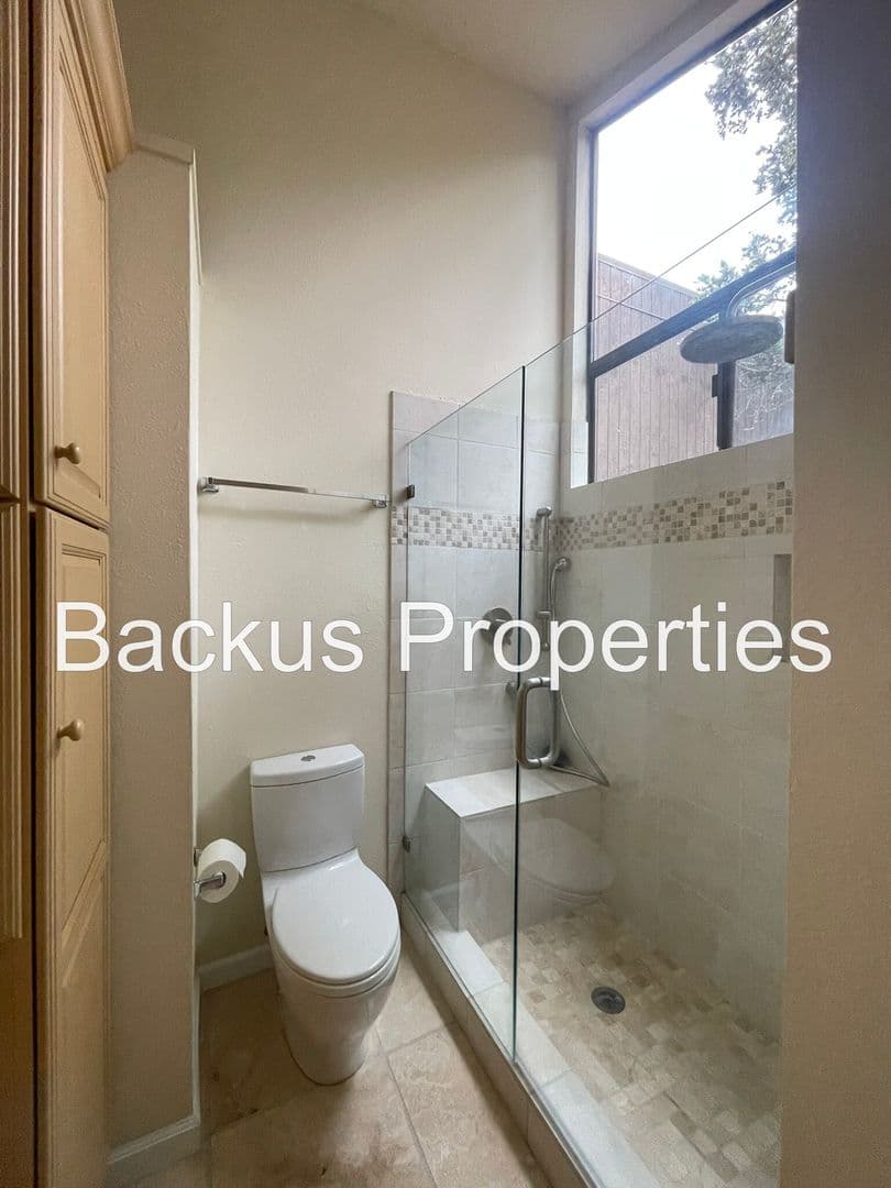 Salinas House: 14685 Charter Oak Blvd