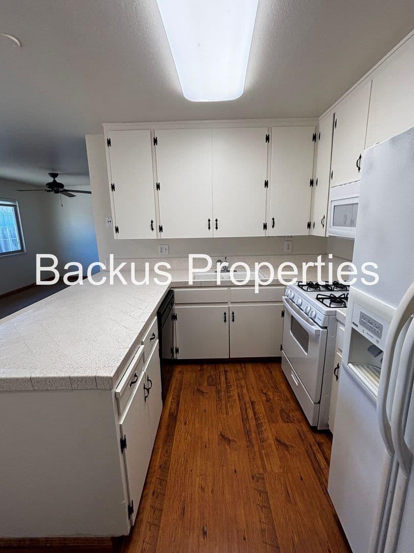 Salinas House: 432 Comanche Wy.