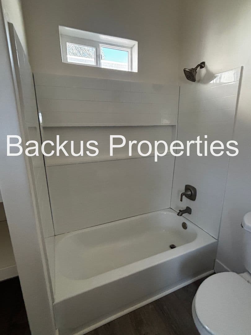 Salinas Apartment: 411 Church St.