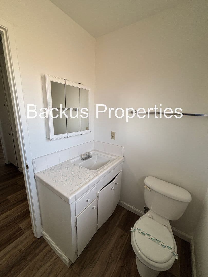 Salinas Apartment: 1040 Lupin Dr.