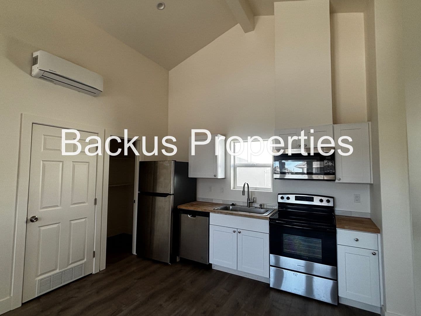 Salinas Apartment: 411 Church St.