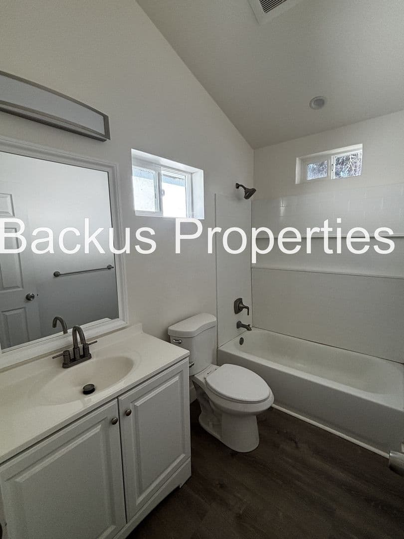 Salinas Apartment: 411 Church St.