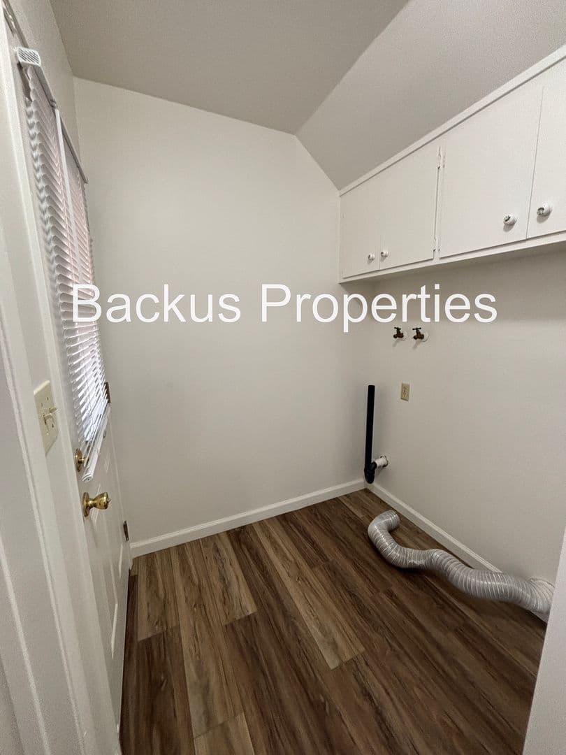 Salinas Apartment: 1040 Lupin Dr.