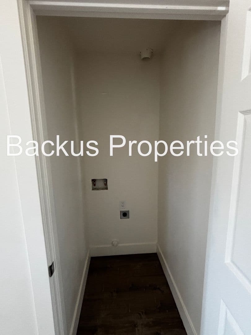 Salinas Apartment: 411 Church St.