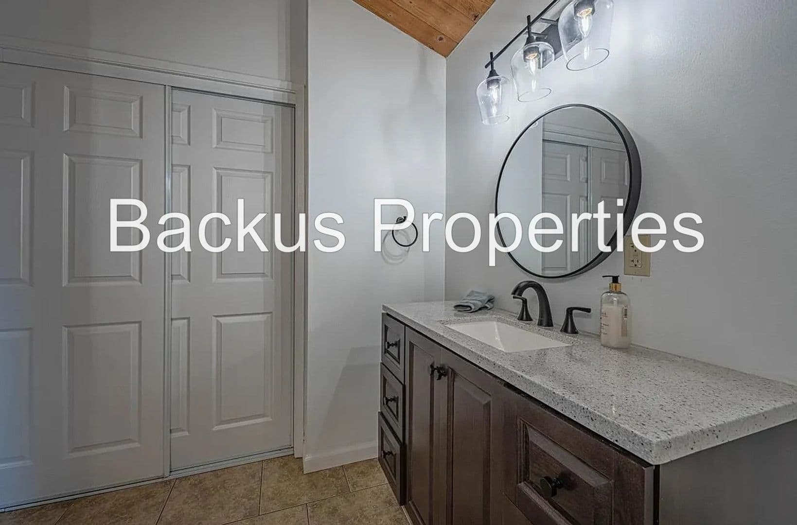 Salinas House: 844 River Rd. - Unit A