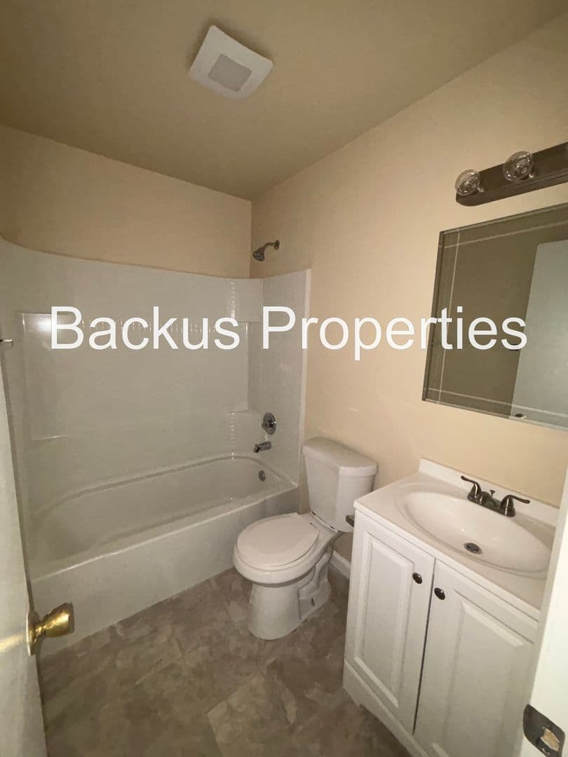 Salinas Apartment: 14 Cypress Street