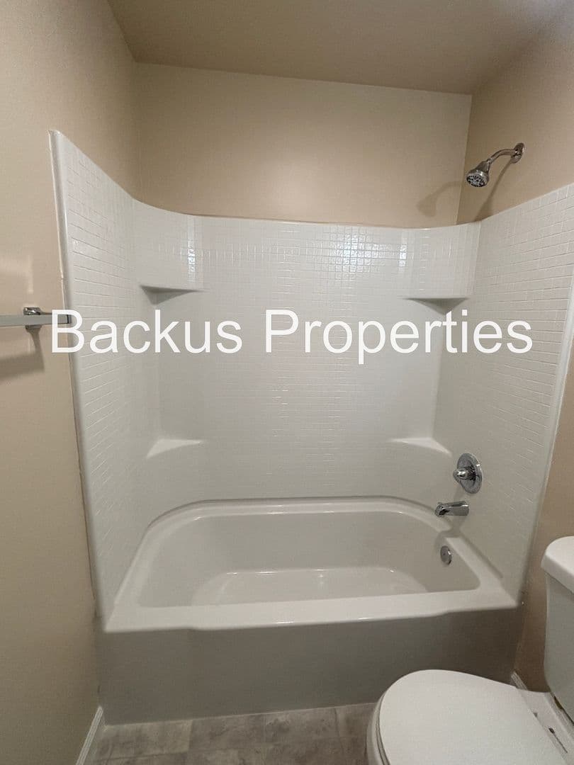 Salinas Apartment: 14 Cypress Street
