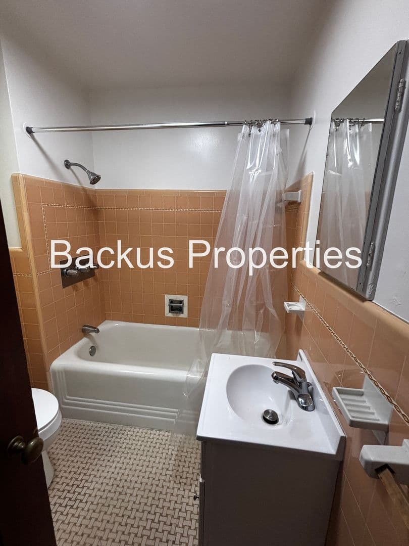 Salinas Apartment: DO NOT PAY BILLS 247 Salinas St.