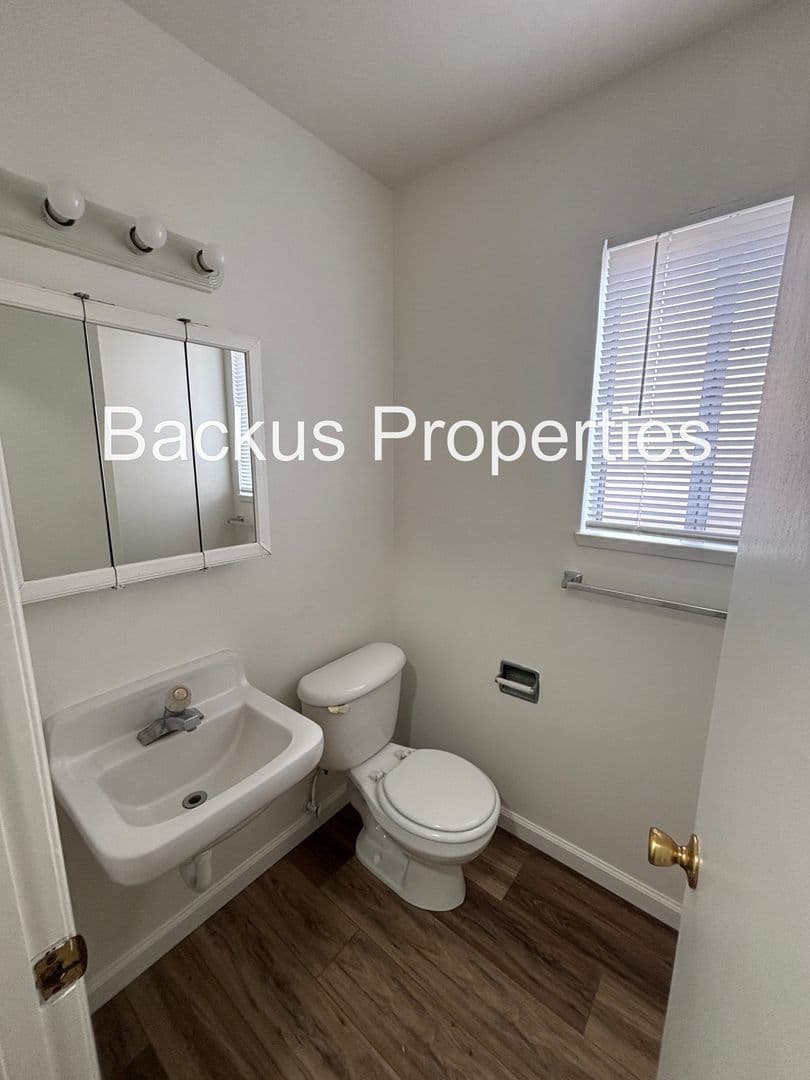 Salinas Apartment: 1040 Lupin Dr.