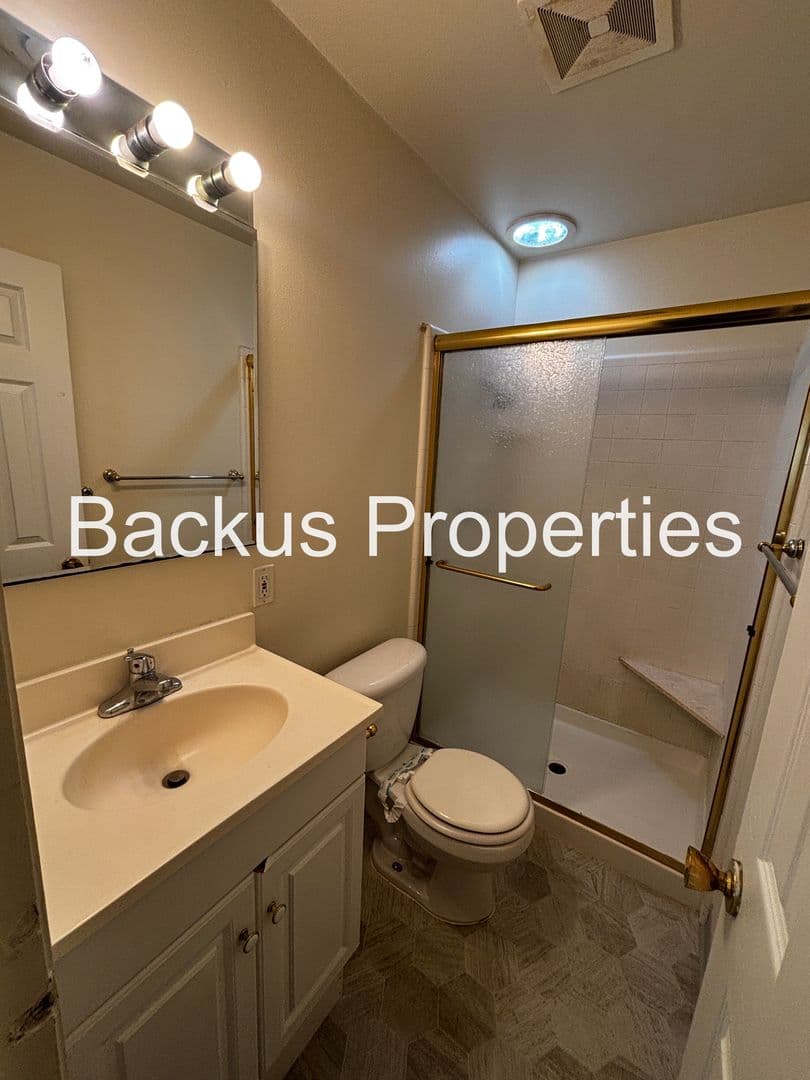 Salinas House: 432 Comanche Wy.