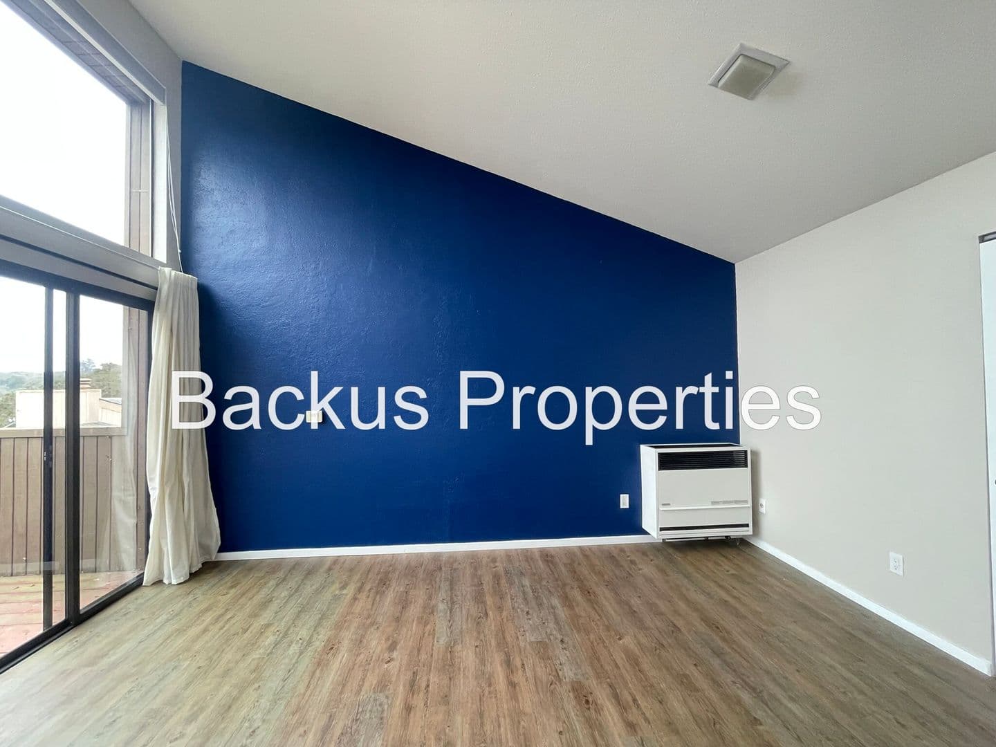 Salinas House: 14685 Charter Oak Blvd