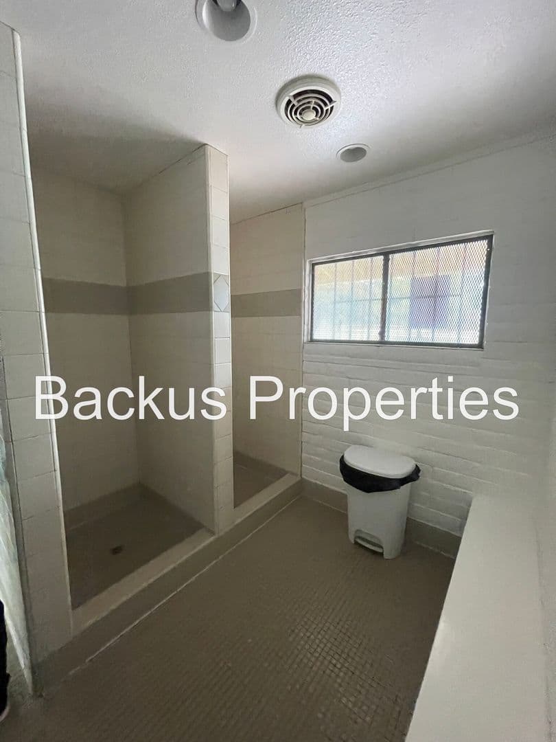 Salinas House: 14685 Charter Oak Blvd
