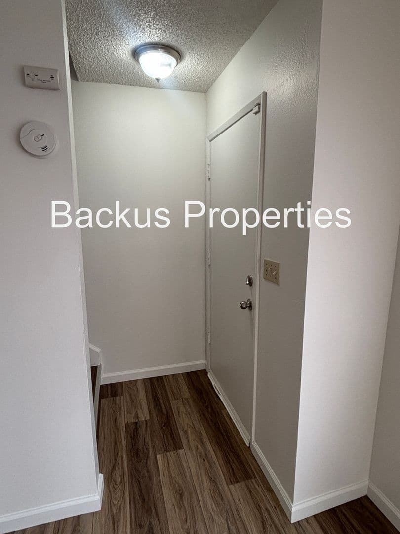 Salinas Apartment: 1040 Lupin Dr.