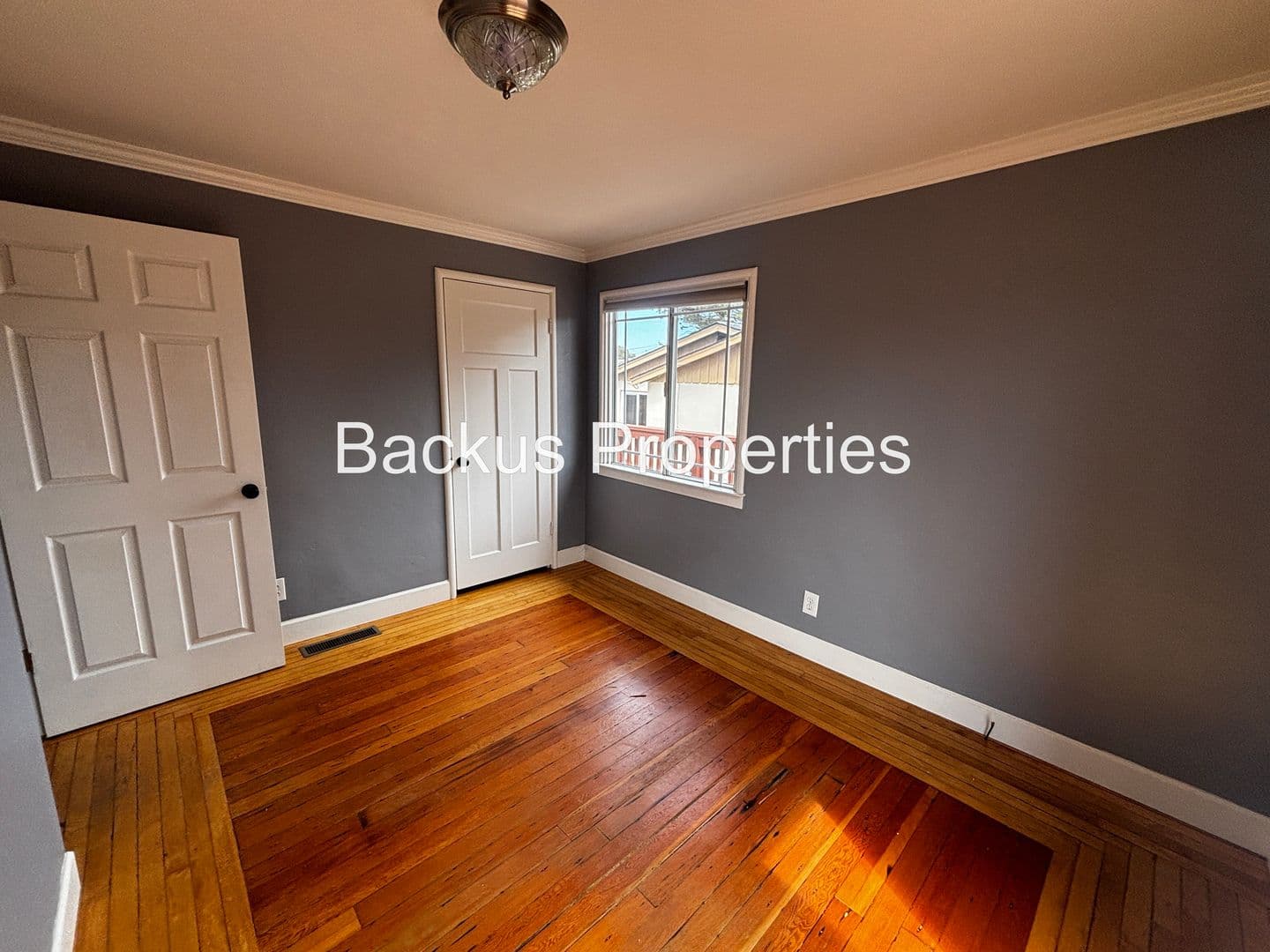 Seaside House: 550 Trinity Ave