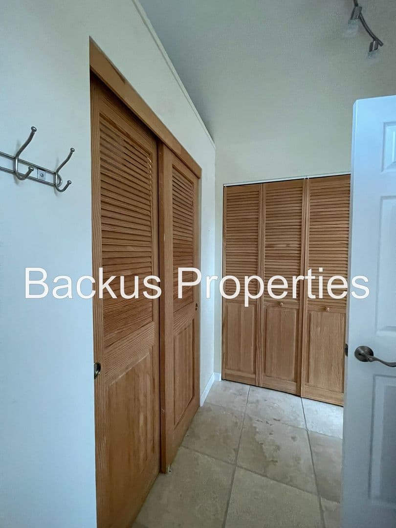 Salinas House: 14685 Charter Oak Blvd