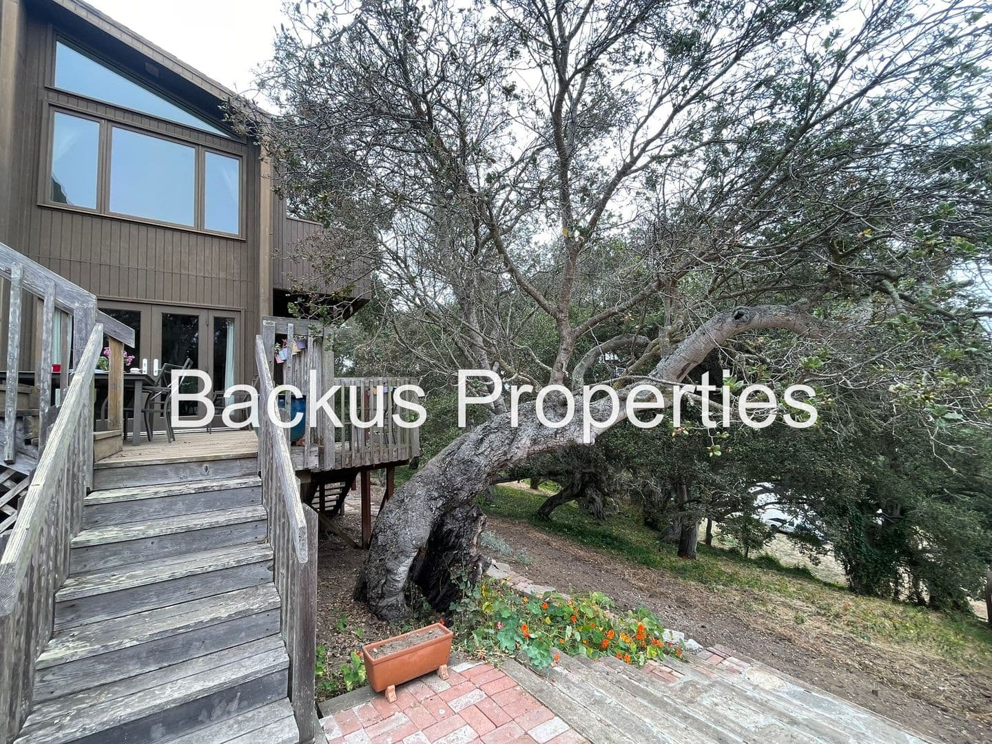 Salinas House: 14685 Charter Oak Blvd