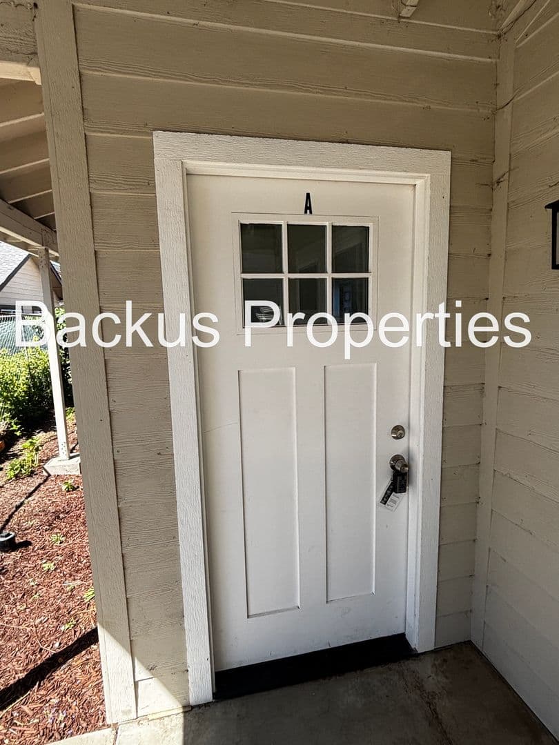 Salinas Apartment: 411 Church St.