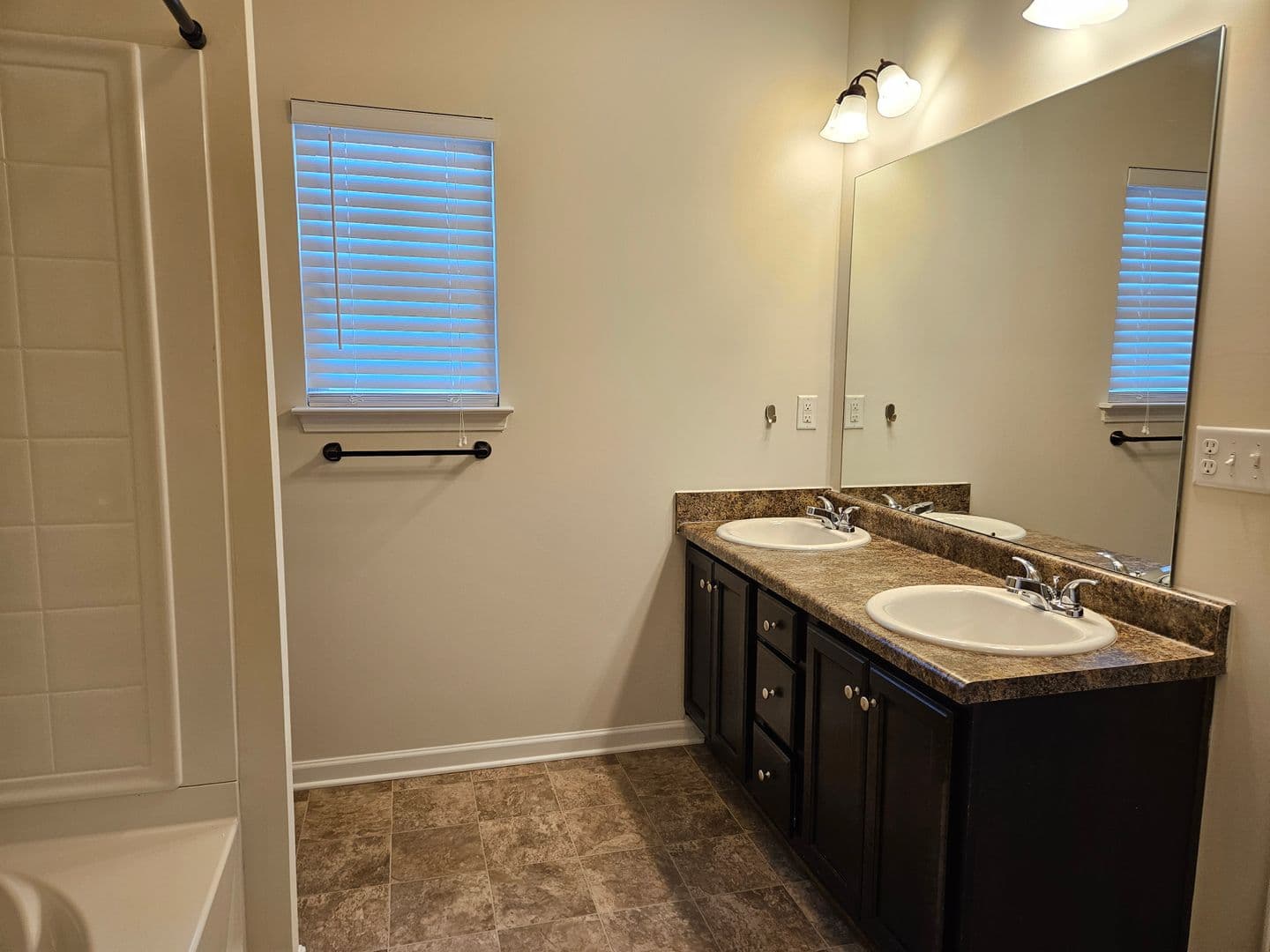 Acworth House: 649 Oakside Place