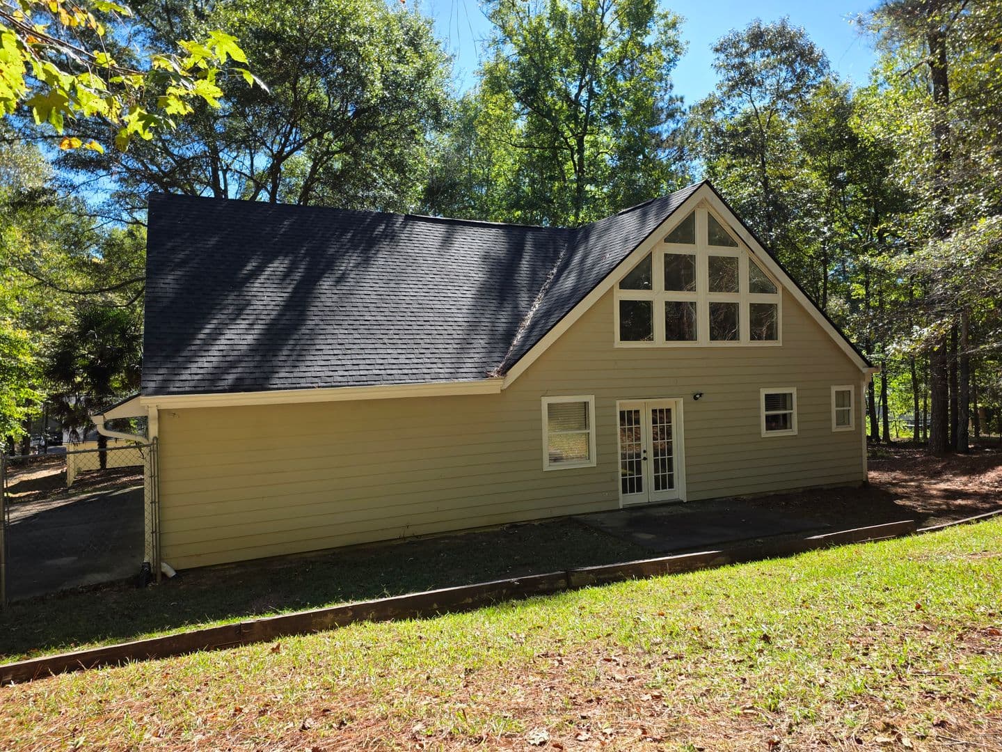 Woodstock Apartment: 1211 Trout Drive