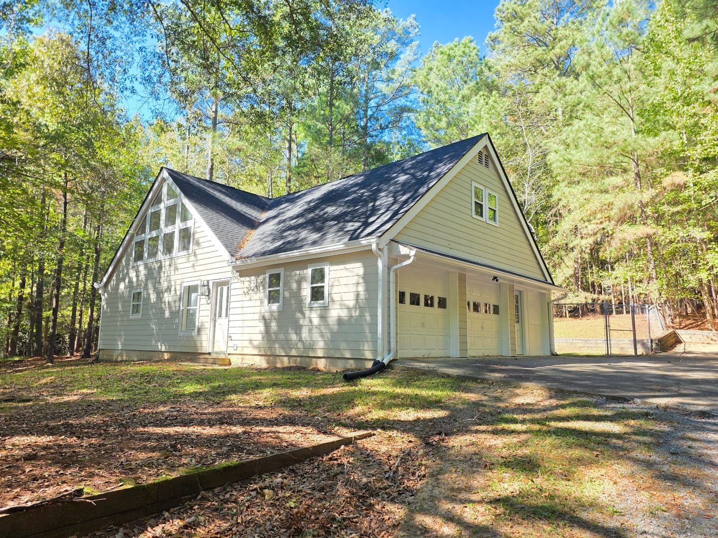 Woodstock Apartment: 1211 Trout Drive