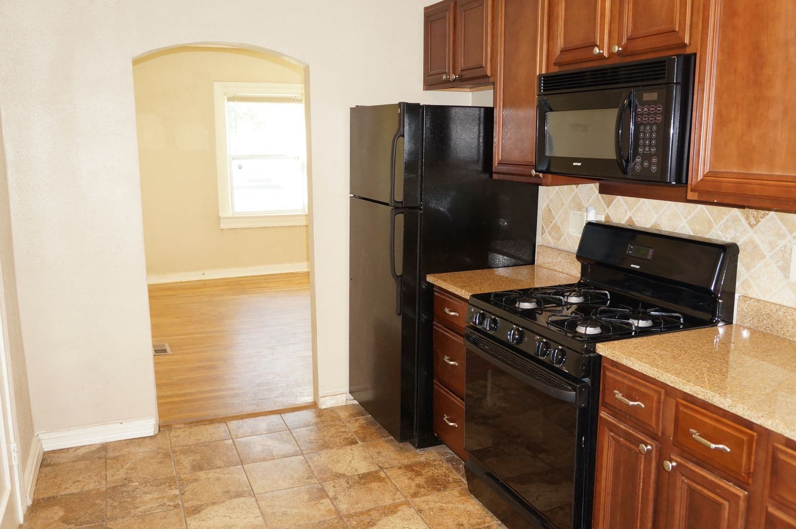 Marietta Apartment: 583 Colonial Circle