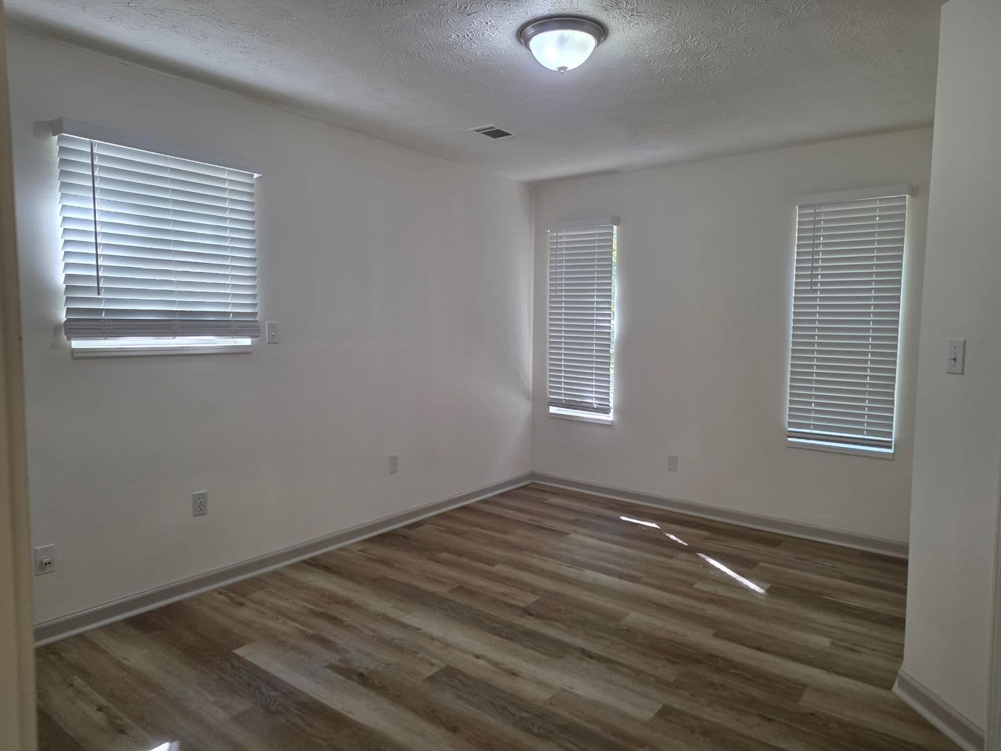 Woodstock Apartment: 1211 Trout Drive